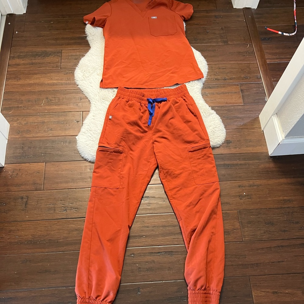 Figs Rust Colored Set - image 4